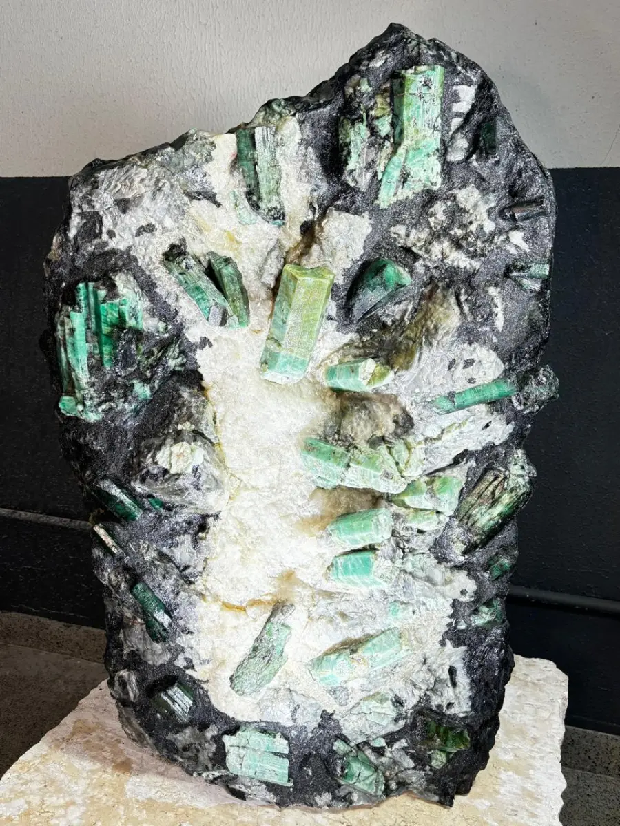 LOTE 001 - CANGA DE ESMERALDA COM 225 KG "CORAÇÃO DA BAHIA" COM LAUDO E DOCUMENTOS