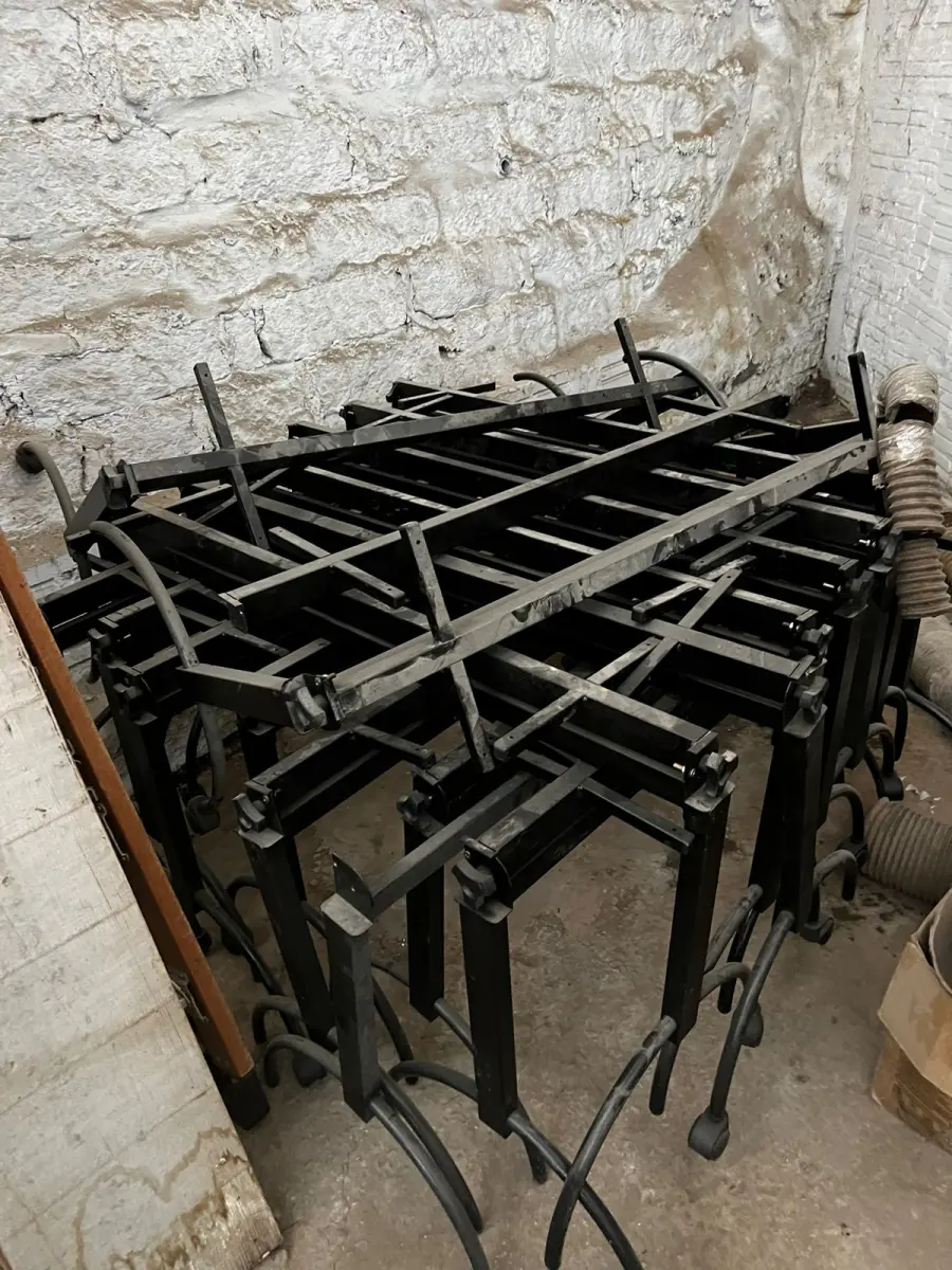 LOTE 035 - Lote de componentes para montagem de cadeiras 