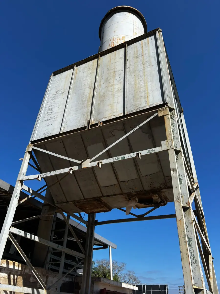LOTE 095 - Silo de armazenamento