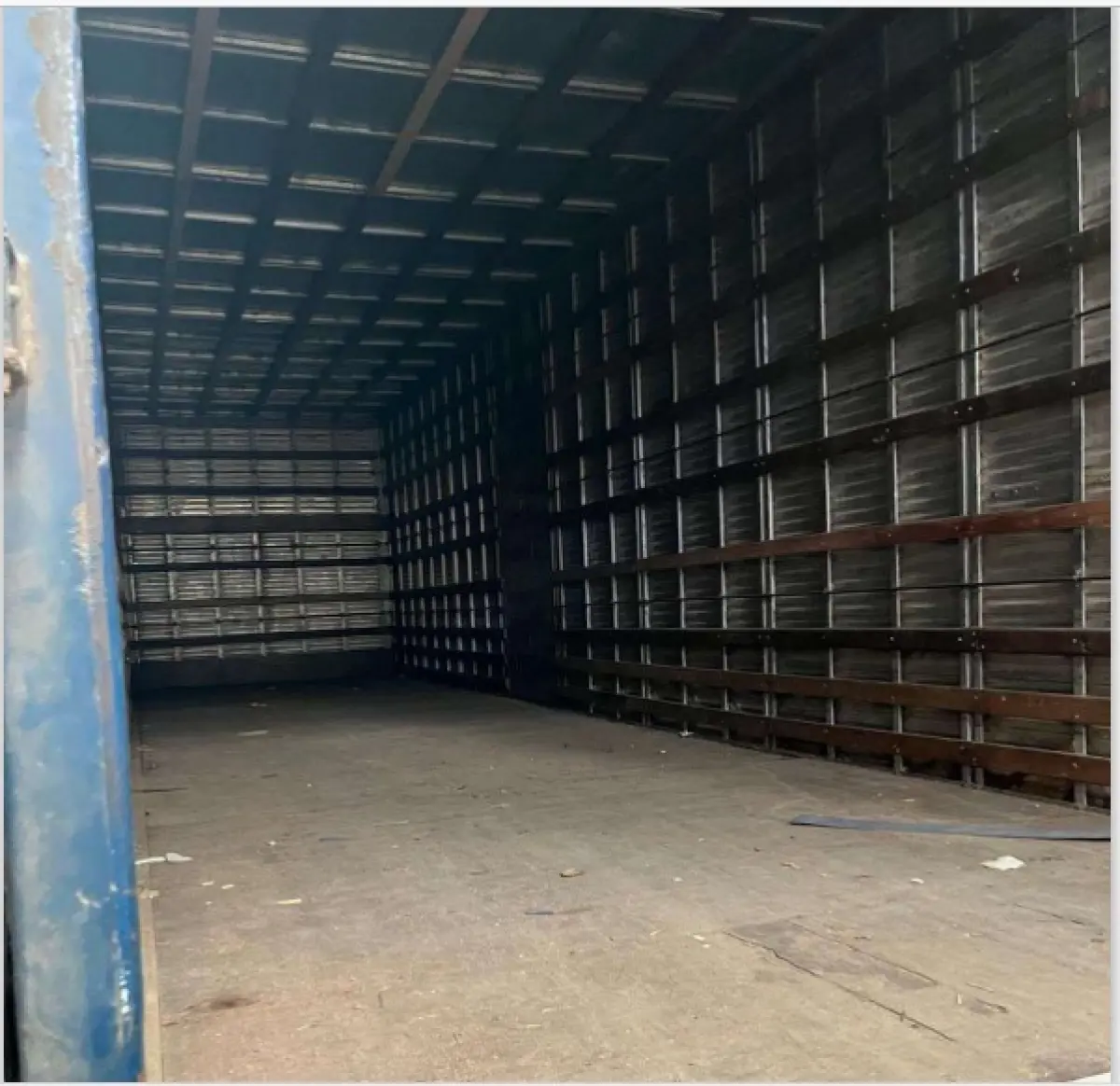 LOTE 001 - Mercedes-Benz, modelo L1620 (ATENÇÃO: FOTOS ILUSTRATIVAS, OS CAMINHÕES NÃO ESTÃO EM NOSSO DEPÓSITO)