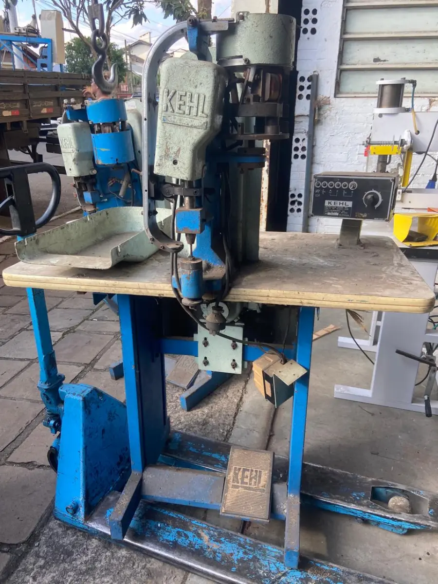 LOTE 057 - Maq.Colocar Ilhos Kehl Modelo 6020