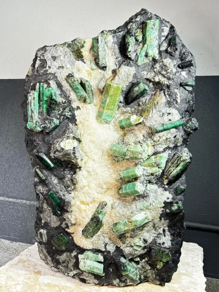 LOTE 001 - CANGA DE ESMERALDA COM 225 KG "CORAÇÃO DA BAHIA" COM LAUDO E DOCUMENTOS