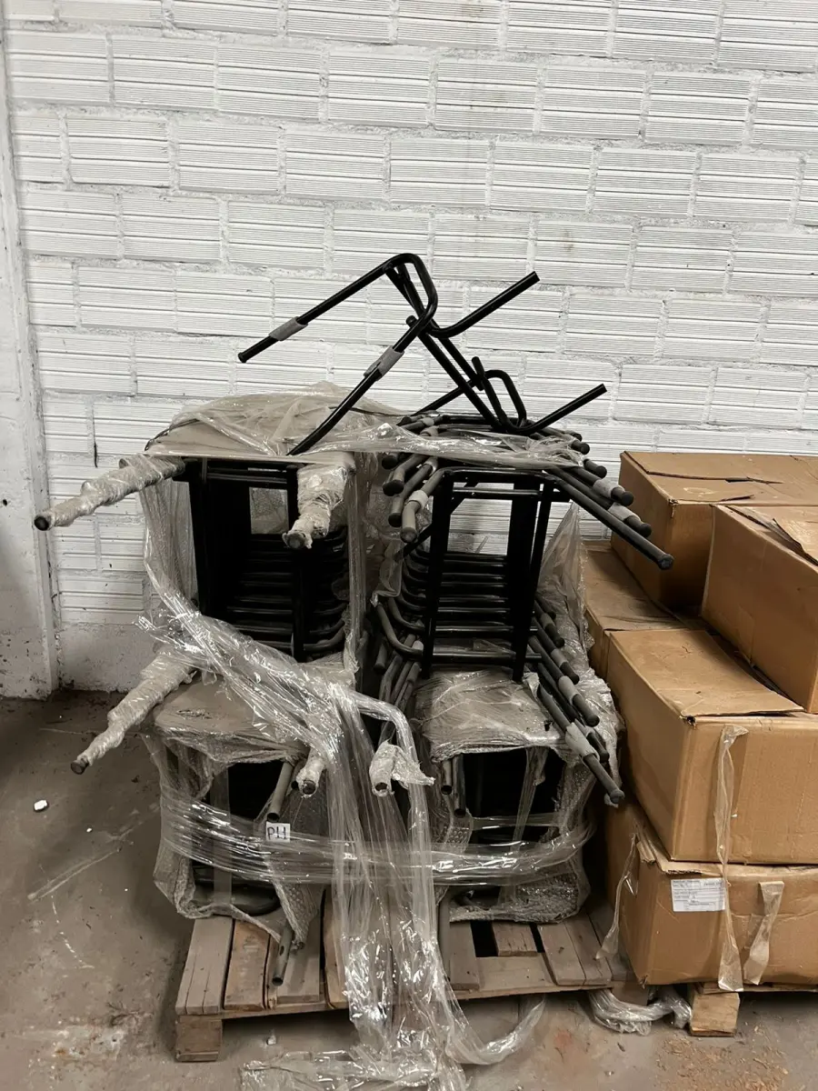 LOTE 035 - Lote de componentes para montagem de cadeiras 