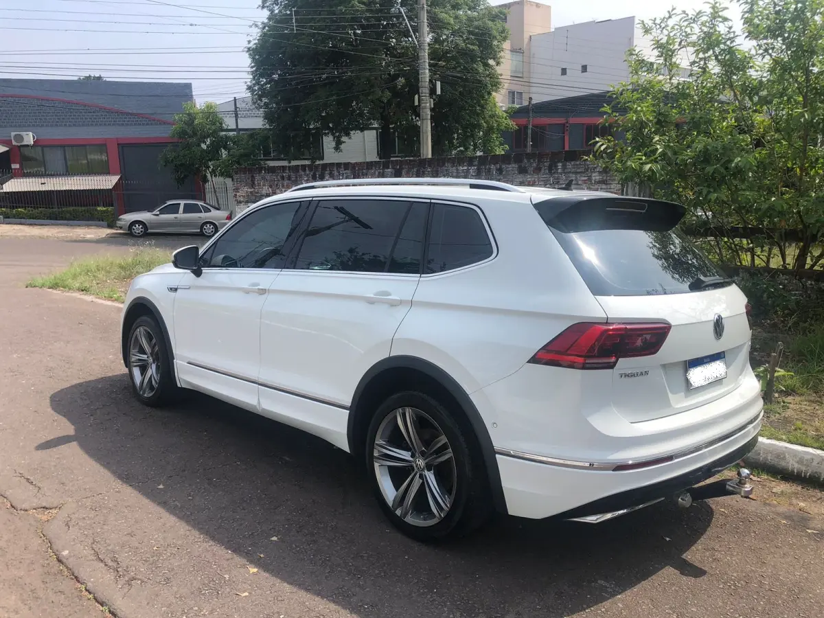 LOTE 000 - Volkswagen/Tiguan Allspac R-Line 350 TSI 2.0 4x4, fabricação/modelo 2018/2019, cor: branca