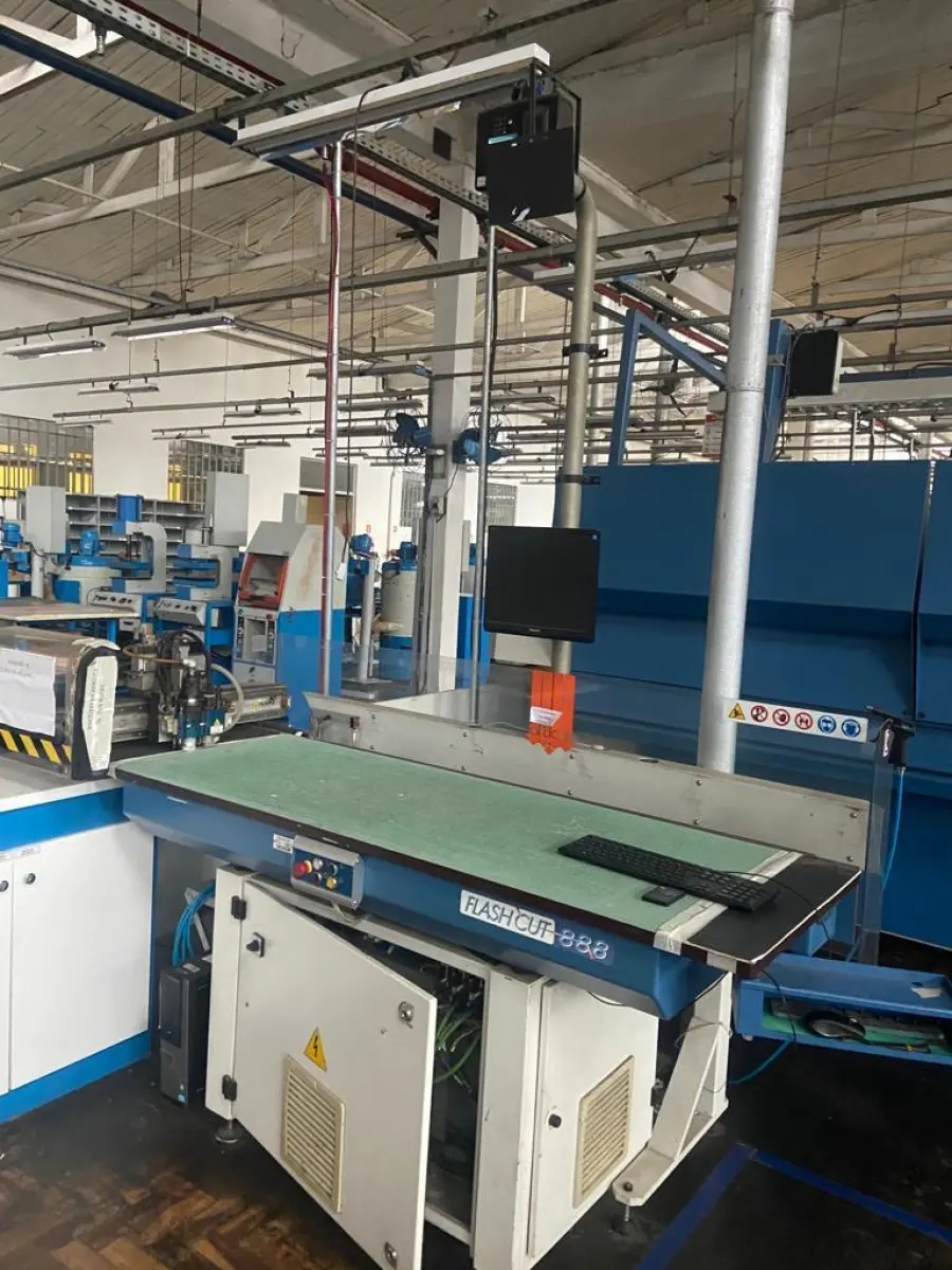 LOTE 021 - Maquina de Corte Atom Modelo FC 888