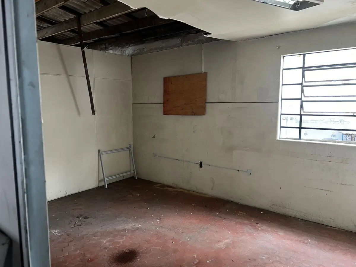 LOTE 000 - Um terreno de forma retangular, à avenida João Pessoa medindo 30,45m de frente, ao oeste à mesma avenida, por 35,00m