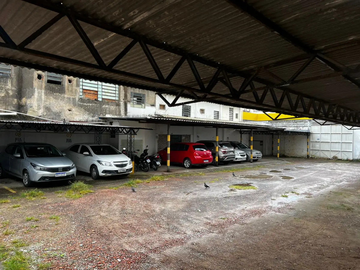 LOTE 000 - Um terreno de forma retangular, à avenida João Pessoa medindo 30,45m de frente, ao oeste à mesma avenida, por 35,00m