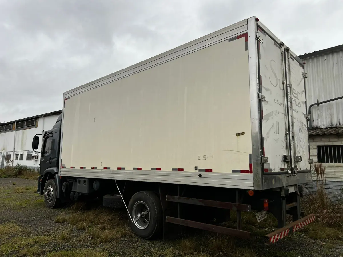 LOTE 001 - VolksWagen 17-250 E Consteletion