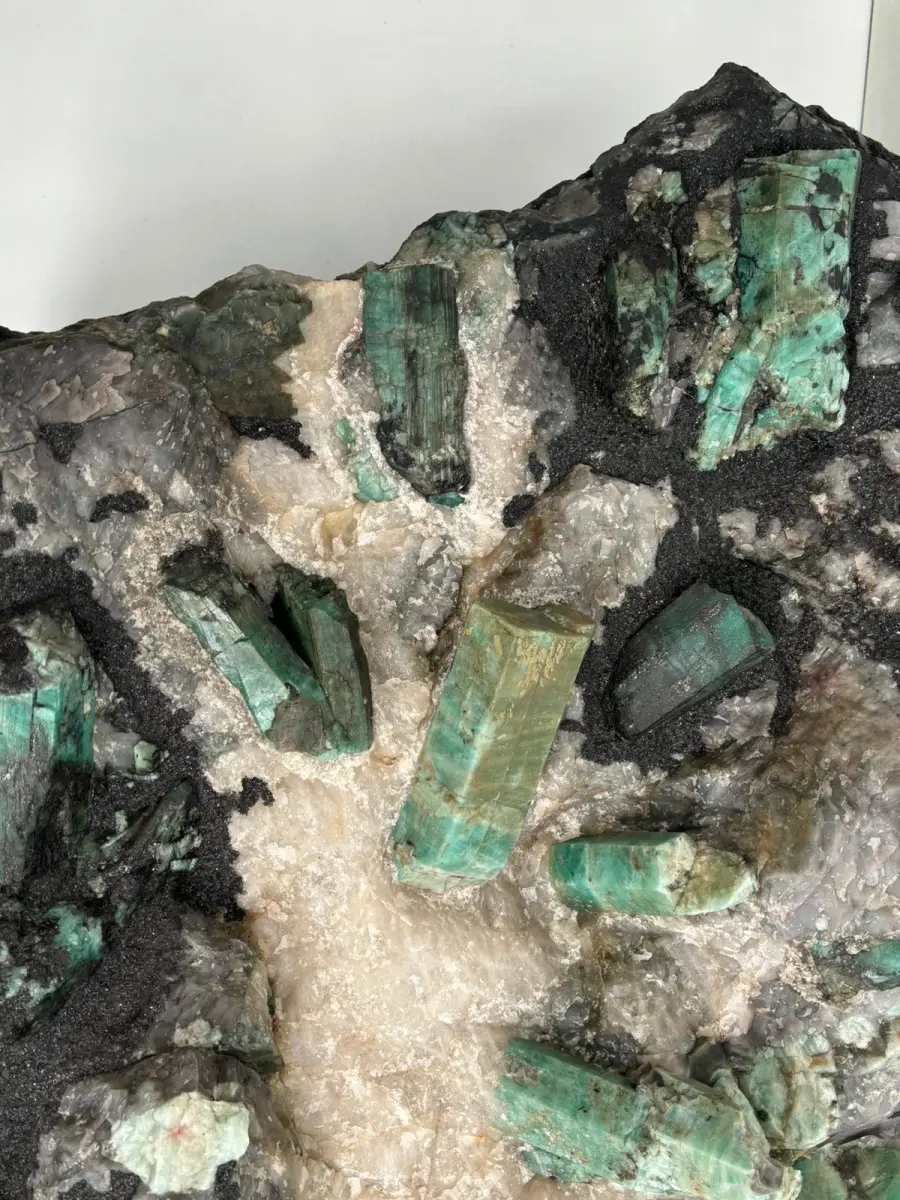 LOTE 001 - CANGA DE ESMERALDA COM 225 KG "CORAÇÃO DA BAHIA" COM LAUDO E DOCUMENTOS