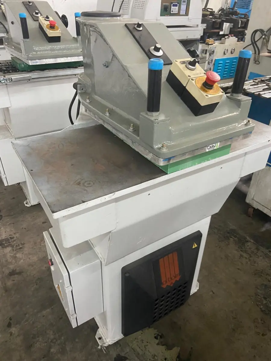 LOTE 006 - Balancin Hidraulico Atom S200 C/ NR 12