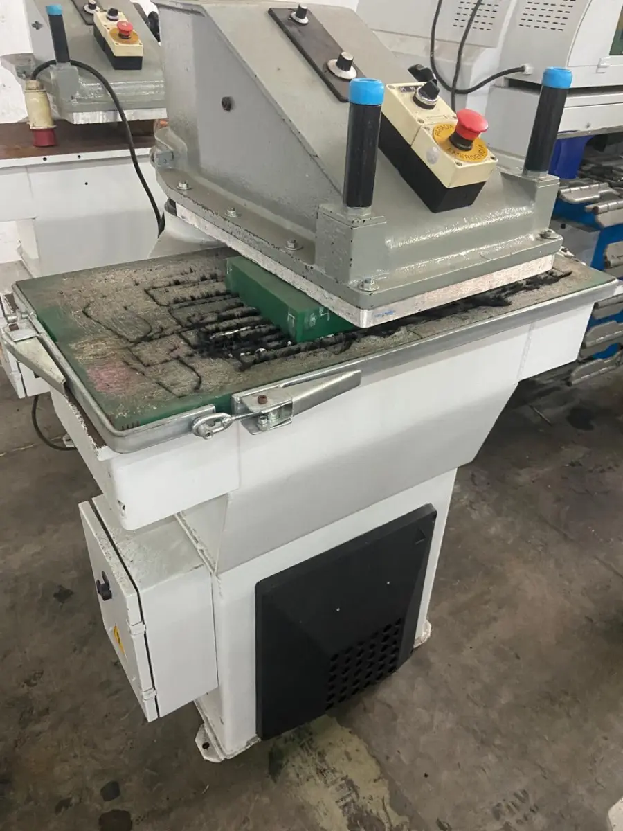 LOTE 005 - Balancin Hidraulico Atom S200 C/ NR 12