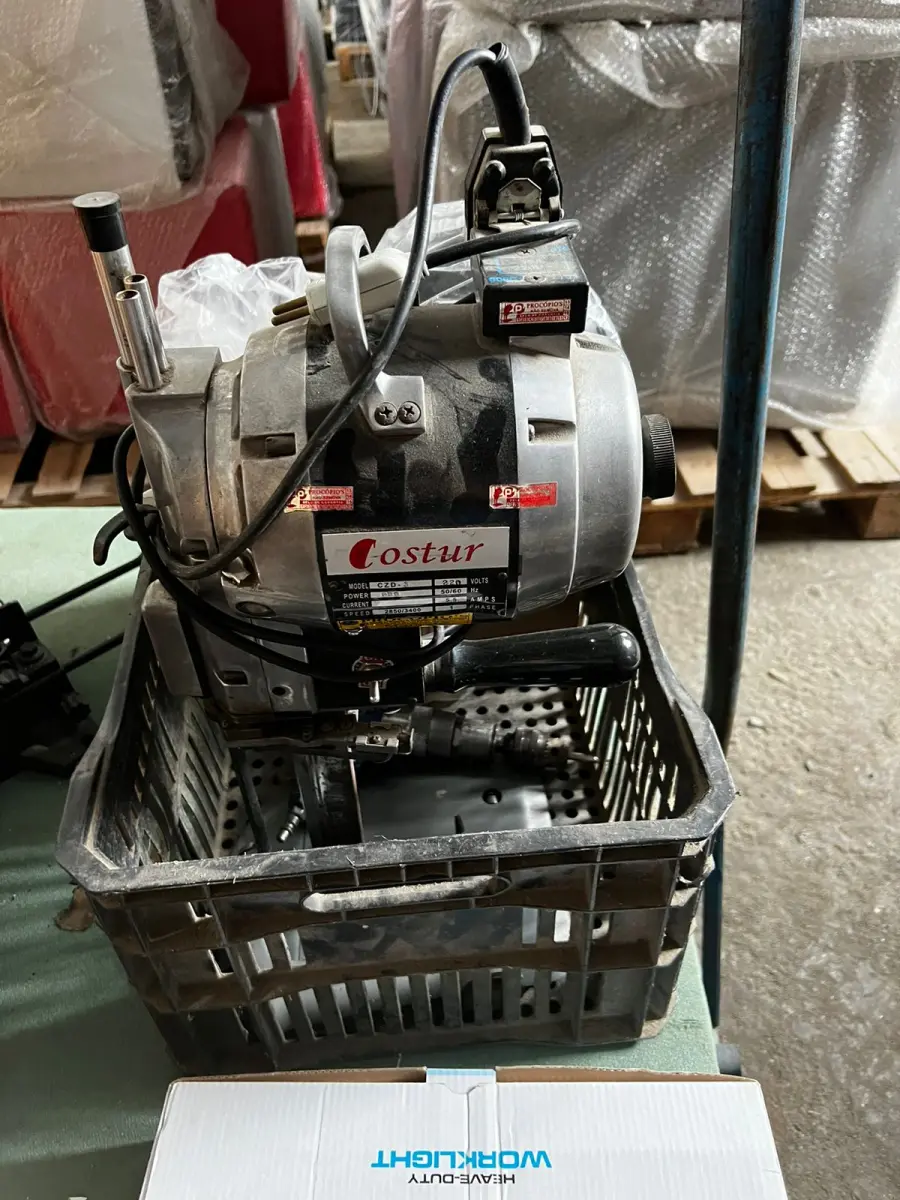 LOTE 139 - Máquina de corte de tecido