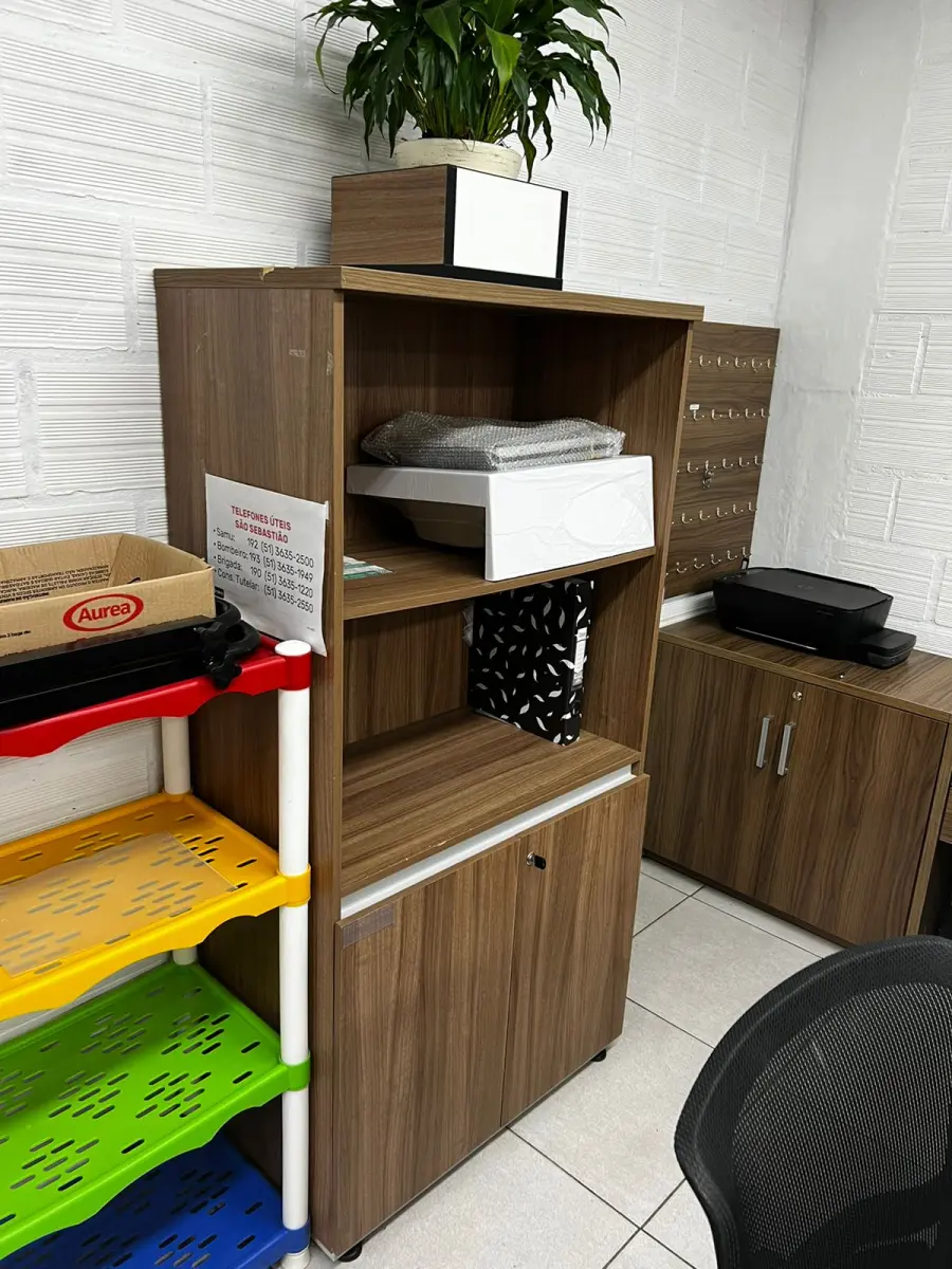 LOTE 014 - Armário com 2 portas 