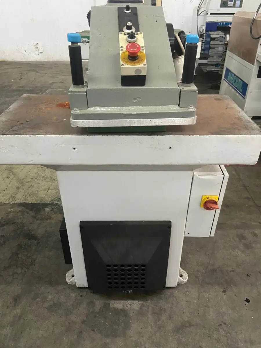 LOTE 007 - Balancin Hidraulico Atom S200 C/ NR 12