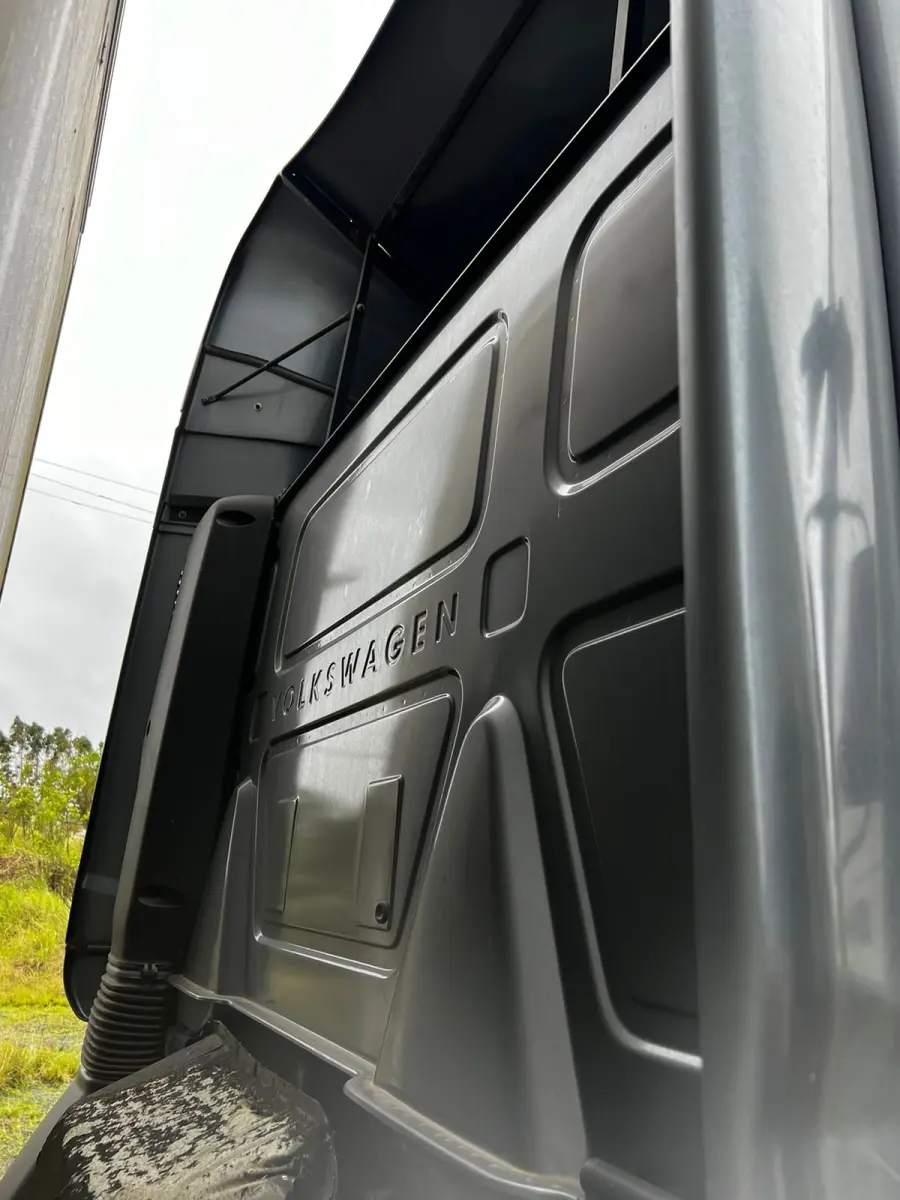 LOTE 001 - VolksWagen 17-250 E Consteletion