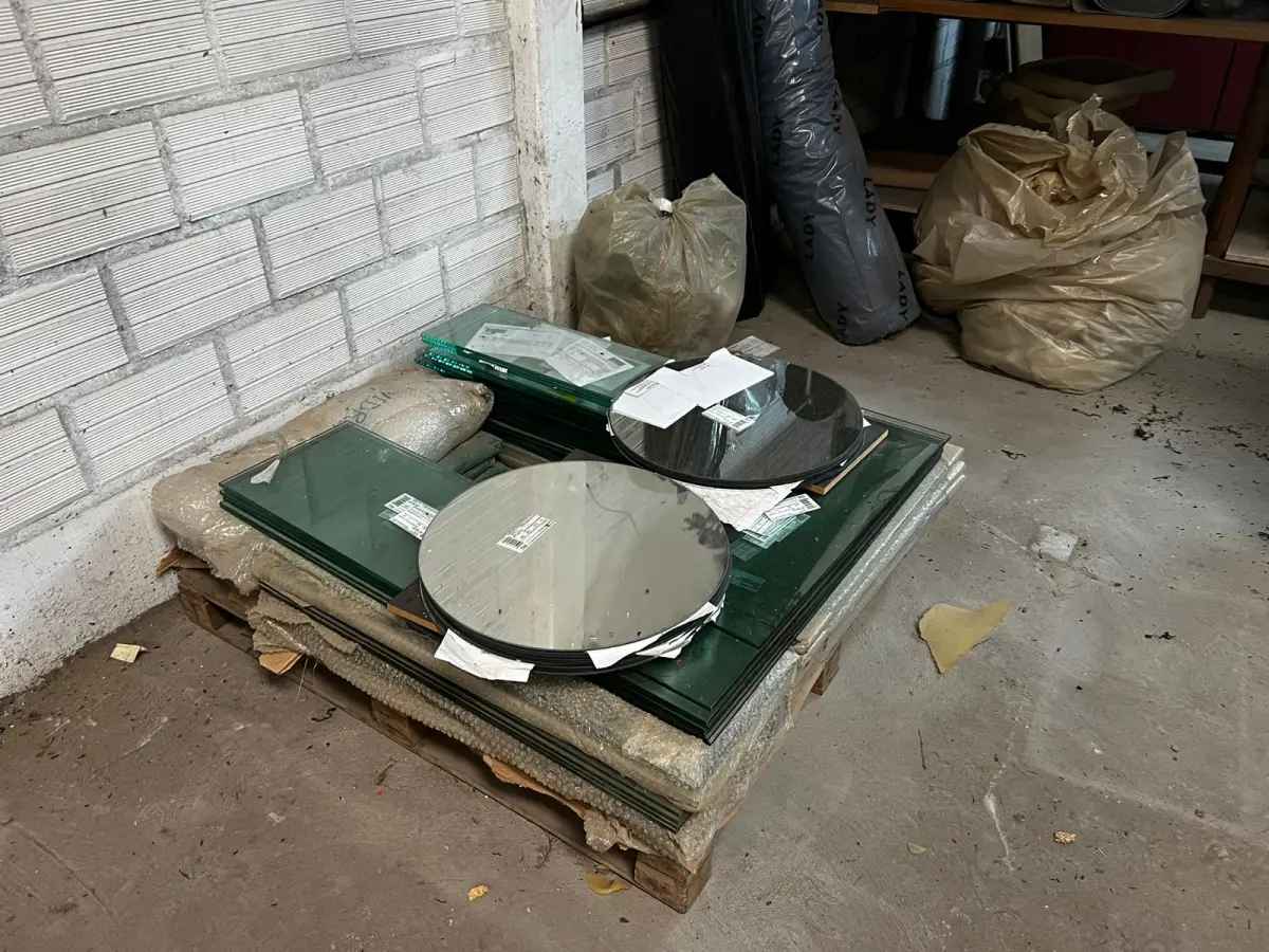 LOTE 070 - Lote de vidros e espelhos 