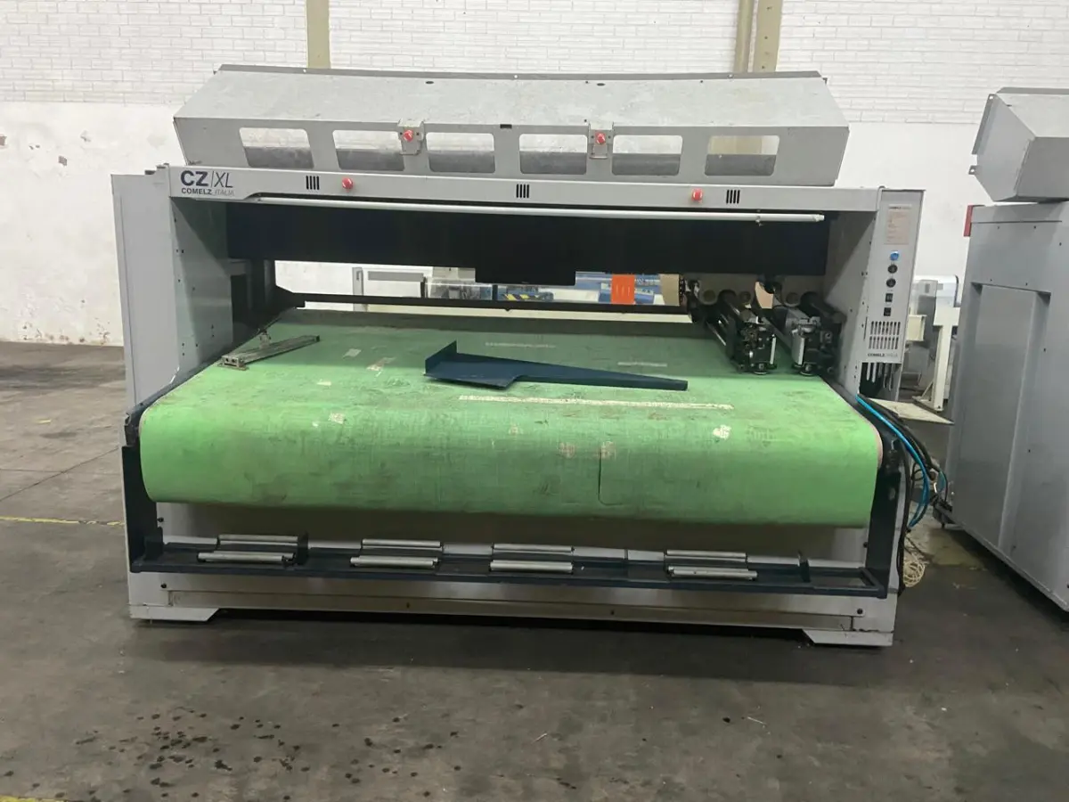 LOTE 019 - Maquina de Corte Comelz CZ/XL