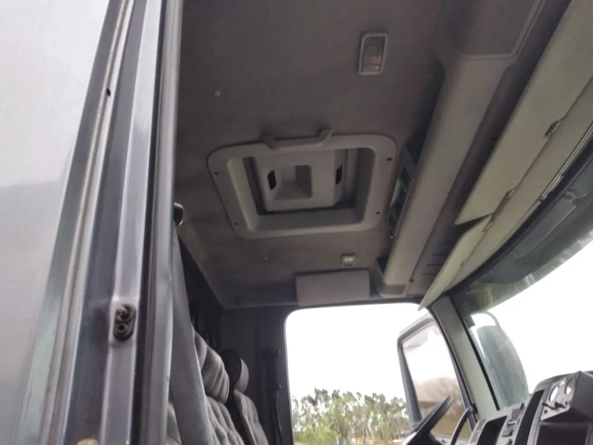 LOTE 001 - VolksWagen 17-250 E Consteletion