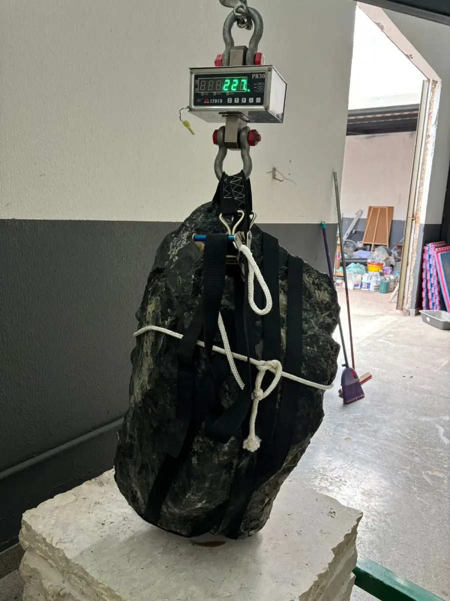 LOTE 001 - CANGA DE ESMERALDA COM 225 KG "CORAÇÃO DA BAHIA" COM LAUDO E DOCUMENTOS