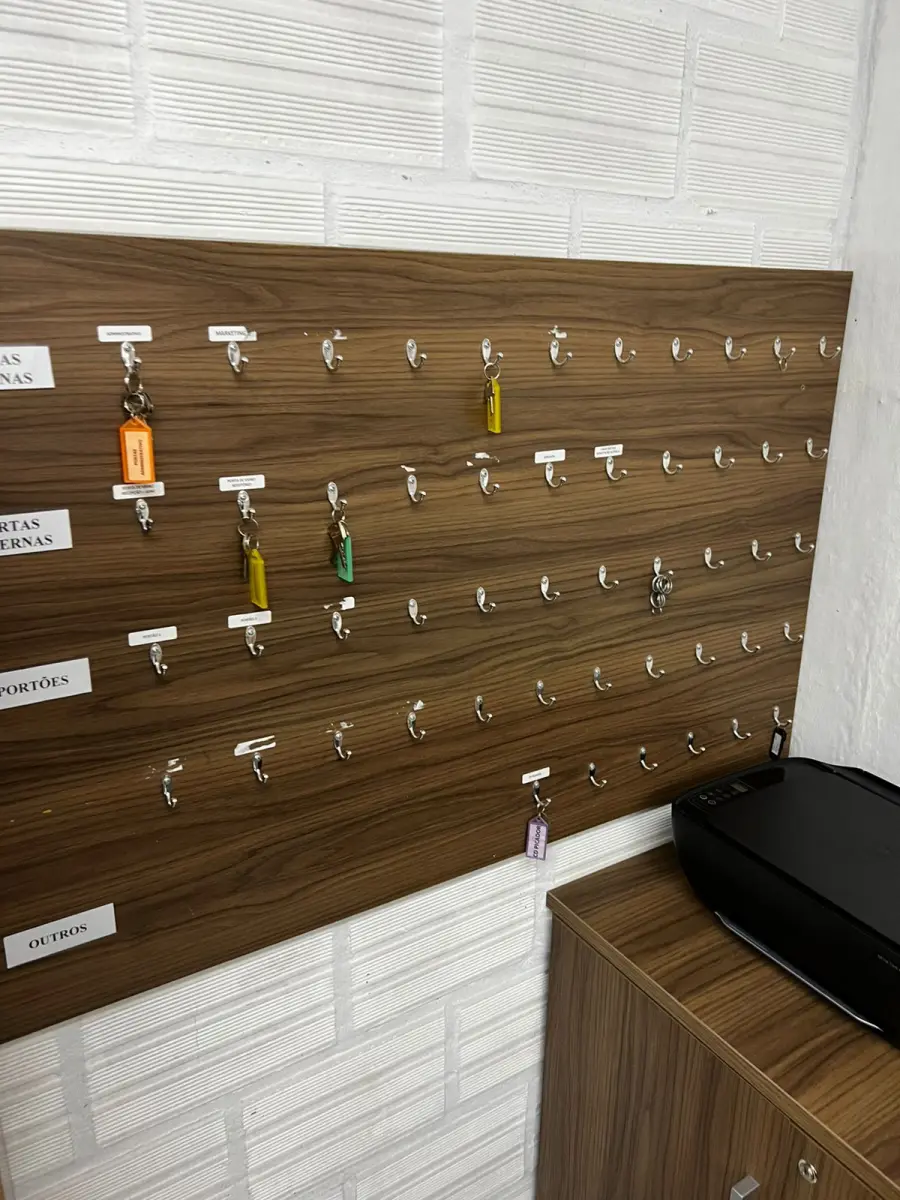 LOTE 013 - Quadro para chaves 