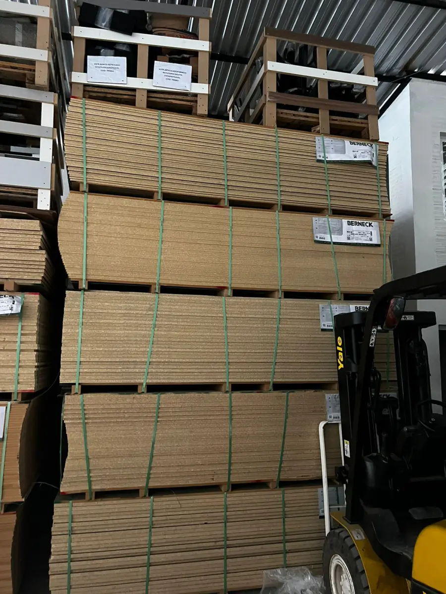 LOTE 132 - Lote de placas em MDF e MDP