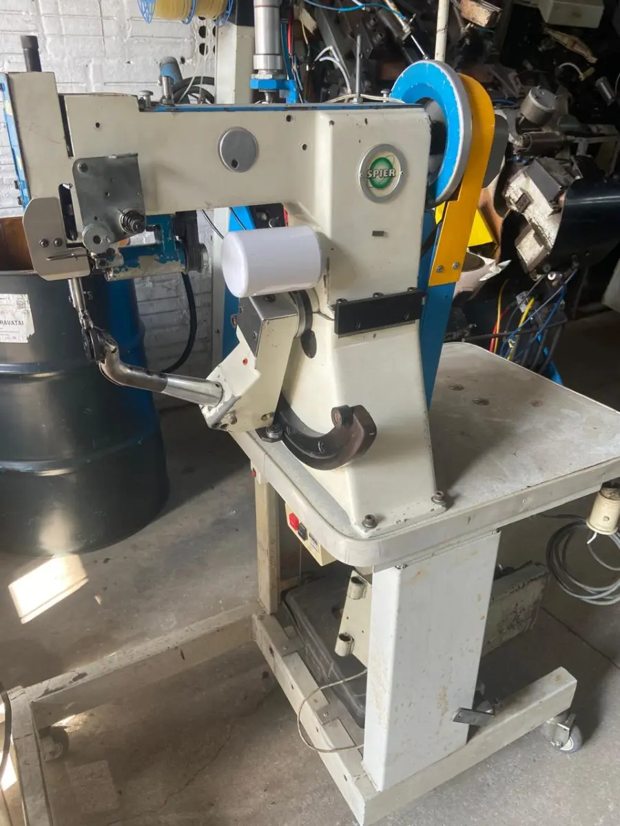 LOTE 046 - Maq.Costurar Lateral Spier Ponto Corrente