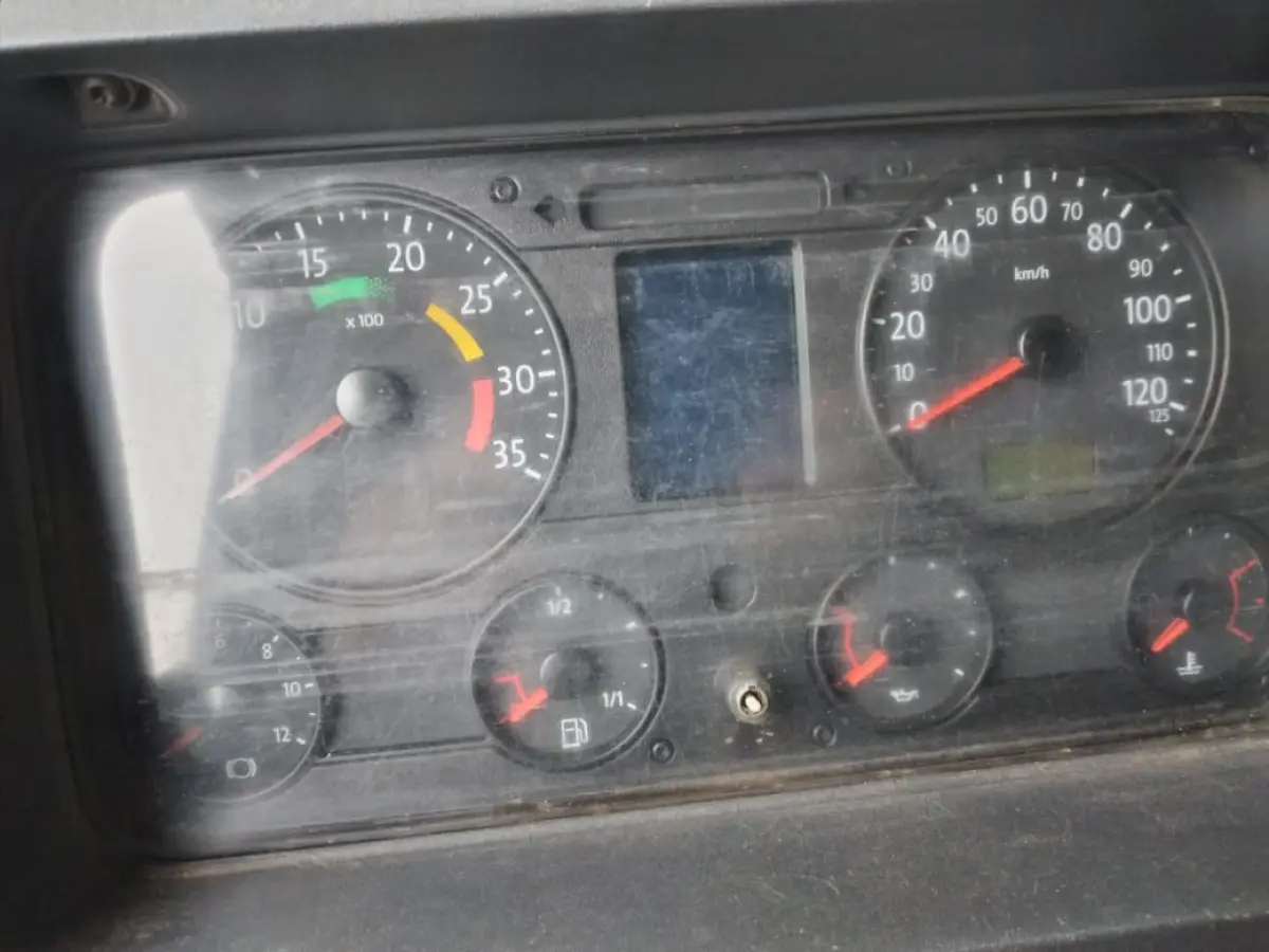 LOTE 001 - VolksWagen 17-250 E Consteletion