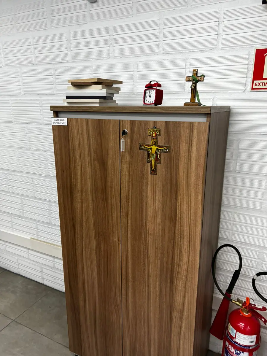 LOTE 026 - Armário 2 portas  