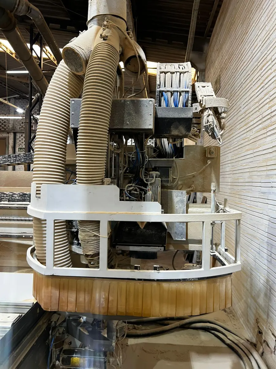 LOTE 050 - Centro de usinagem para madeiras CNC