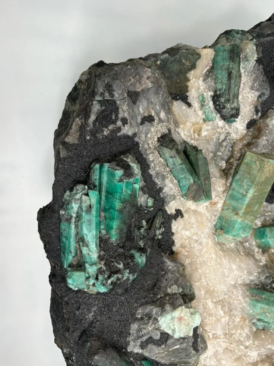 LOTE 001 - CANGA DE ESMERALDA COM 225 KG "CORAÇÃO DA BAHIA" COM LAUDO E DOCUMENTOS