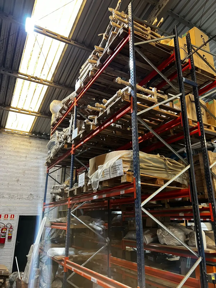 LOTE 038 - Prateleiras porta palet 