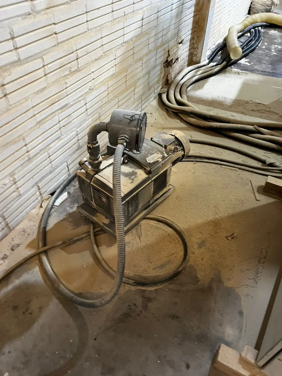 LOTE 050 - Centro de usinagem para madeiras CNC