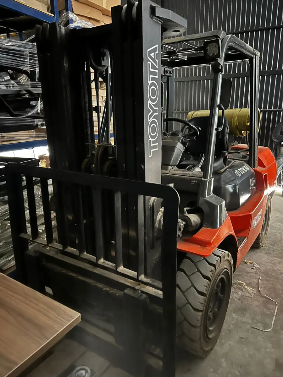 LOTE 124 - Empilhadeira Toyota 