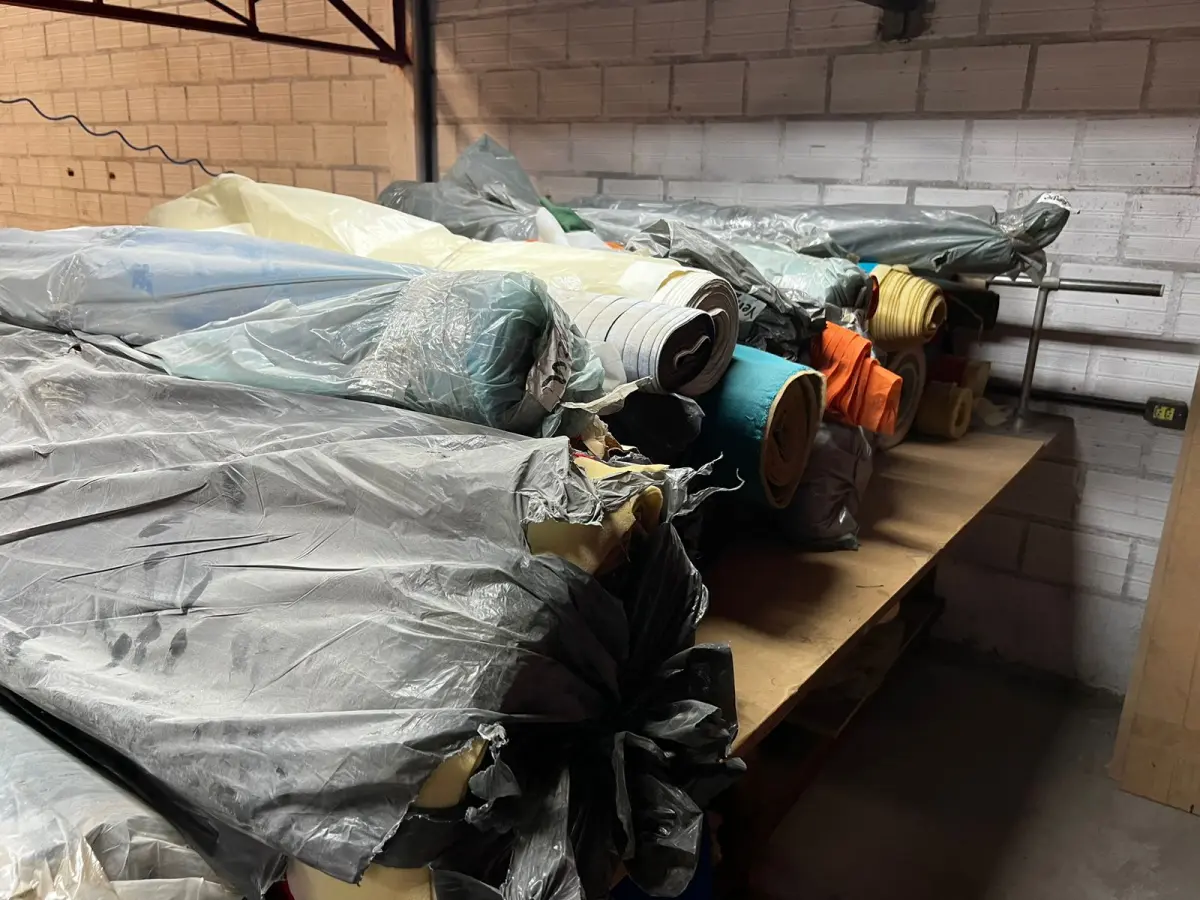 LOTE 069 - Lote de tecidos e linhas  