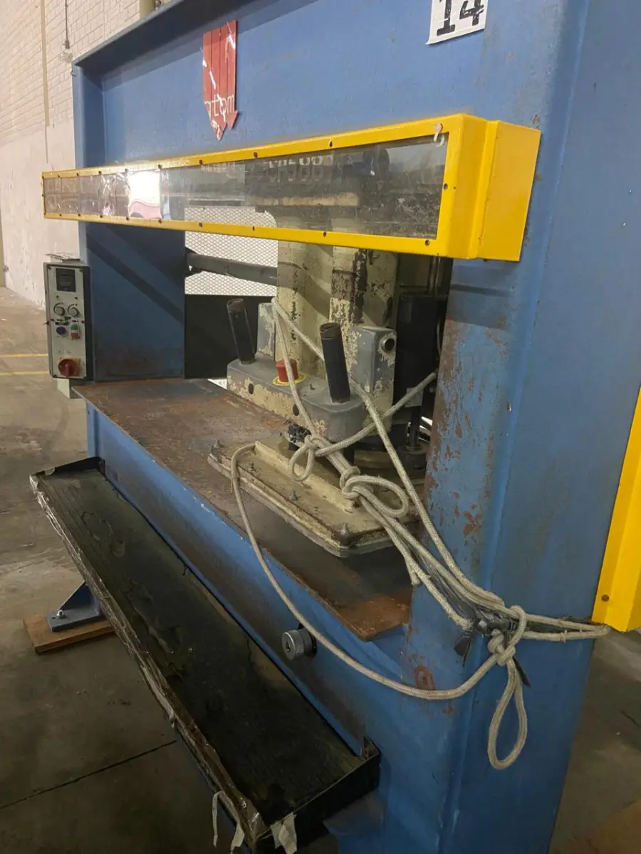 LOTE 028 - Balancin Ponte Marca Atom SP 588