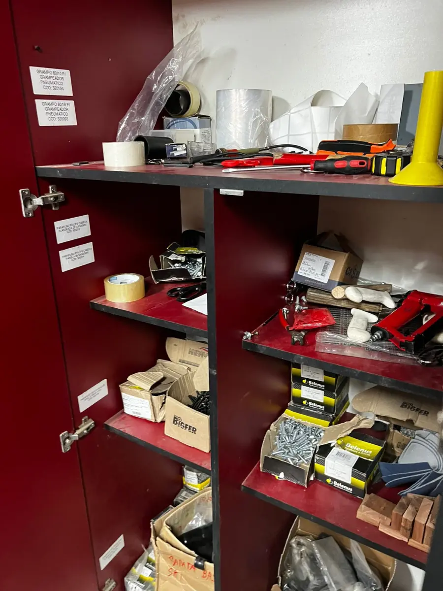 LOTE 068 - Lote de parafusos, facas e etc 