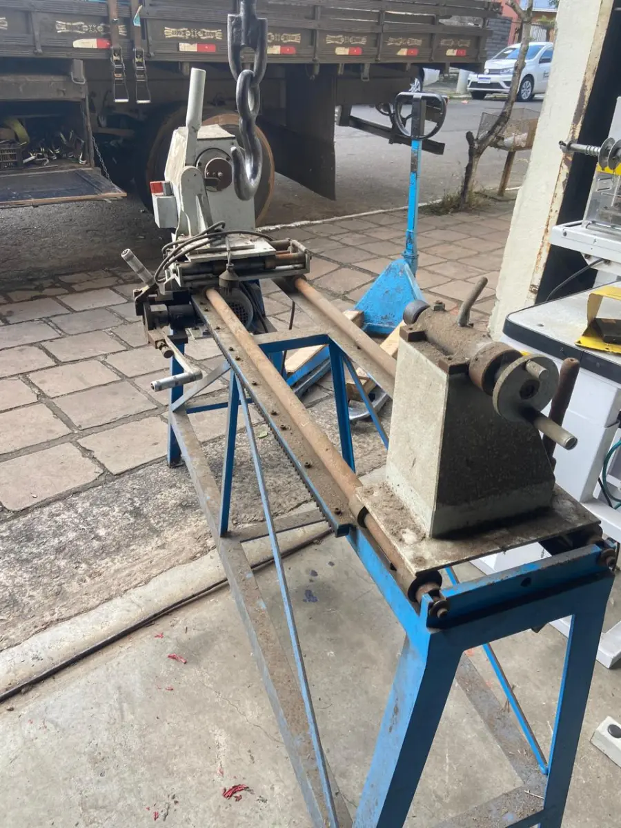 LOTE 051 - Torno para Cortar Bobinas em Rolo