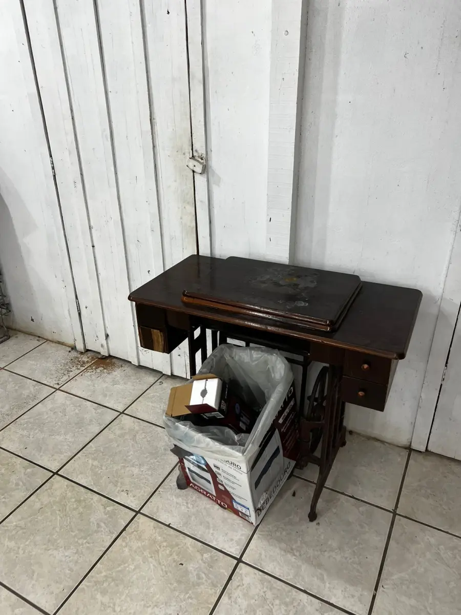 LOTE 000 - Máquinas costura (overlock Jack, plana, overlock antiga, plana Lumak, plana Lanmax, over vermelha) BENS EM  PRESIDENTE GETULIO - SC