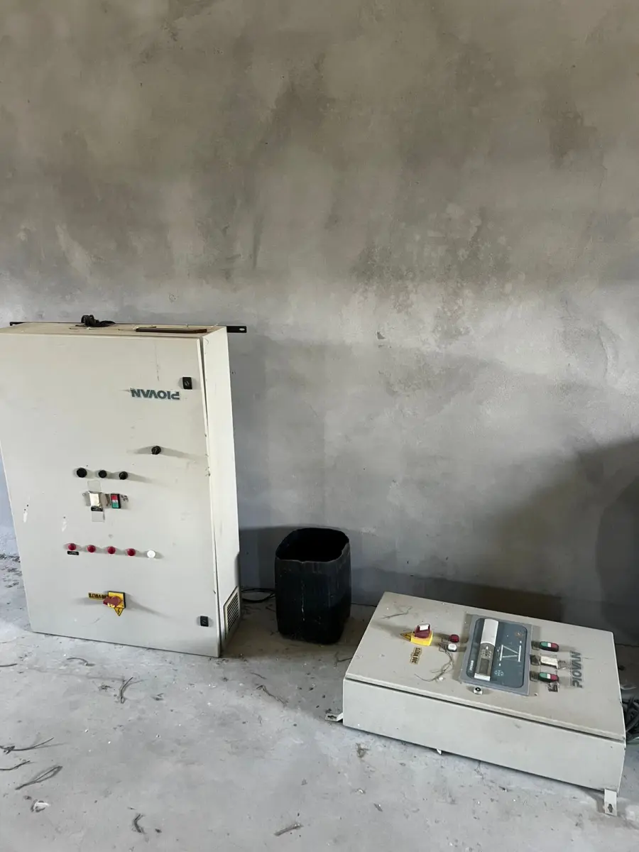 LOTE 000 - SOPRADORA BEKUM, MÃO FRANCESA C/ TALHA ELÉTRICA, UNIDADE DE RESFRIAMENTO, MOTOR P/ REFRIGERAÇÃO, GIRAFA HIDRÁULICA E MÓVEIS DIVERSOS