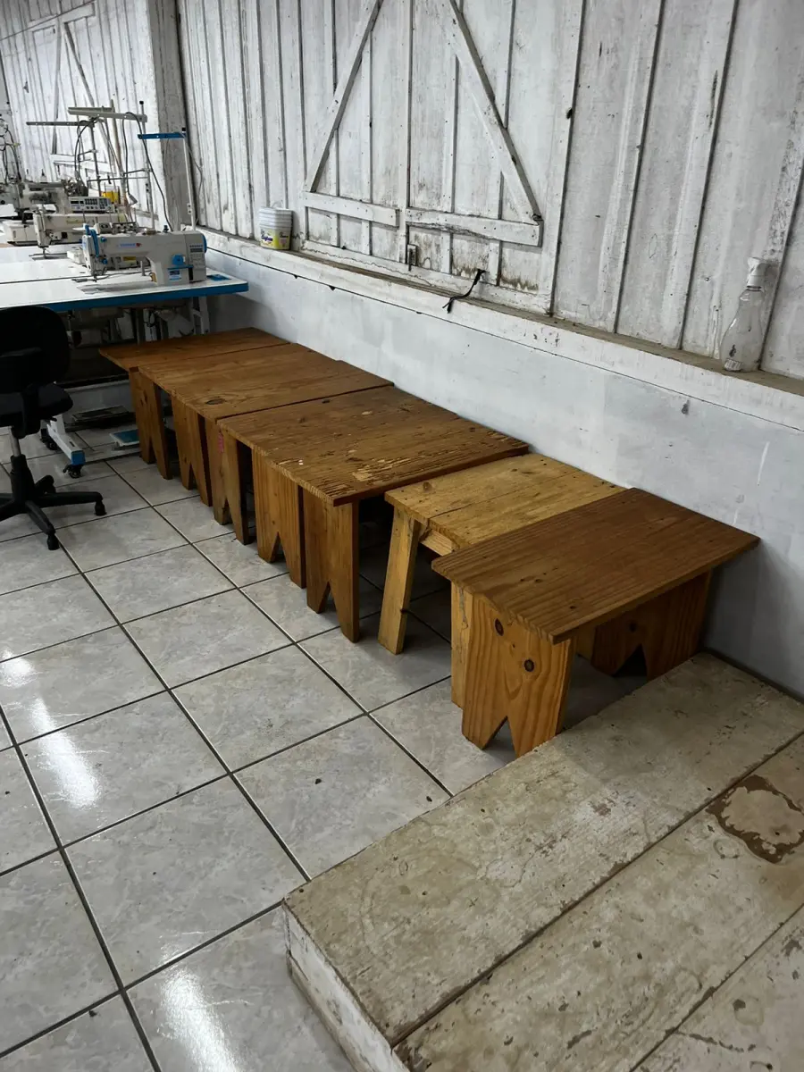 LOTE 000 - Máquinas costura (overlock Jack, plana, overlock antiga, plana Lumak, plana Lanmax, over vermelha) BENS EM  PRESIDENTE GETULIO - SC