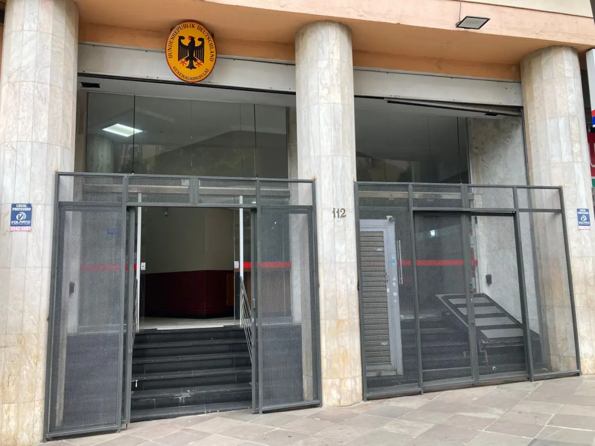 LOTE 002 - O imóvel, conjunto nº 43 do Edifício Candido José de Godoy, localizado na Rua Professor Annes Dias, nº 112, Bairro Centro, Porto Alegre/RS