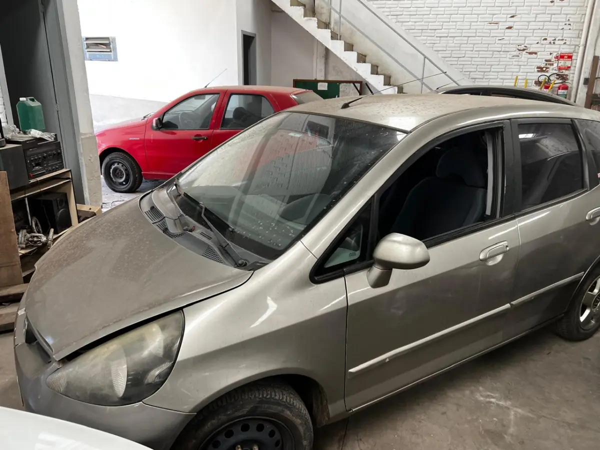 LOTE 000 - Honda/Fit LX, cor dourada, fabricação/modelo 2004/2004