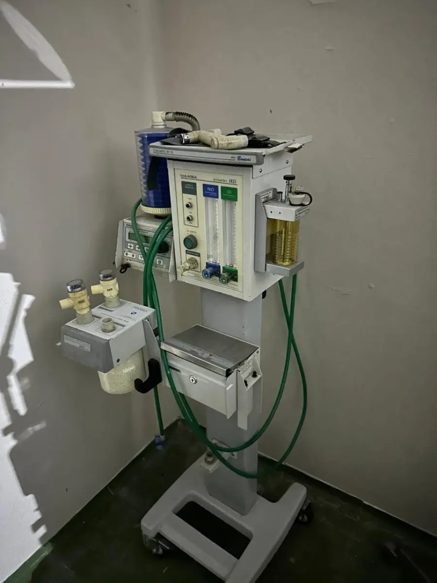 LOTE 032 - 01 APARELHO DE ANESTESIA TAKAOKA