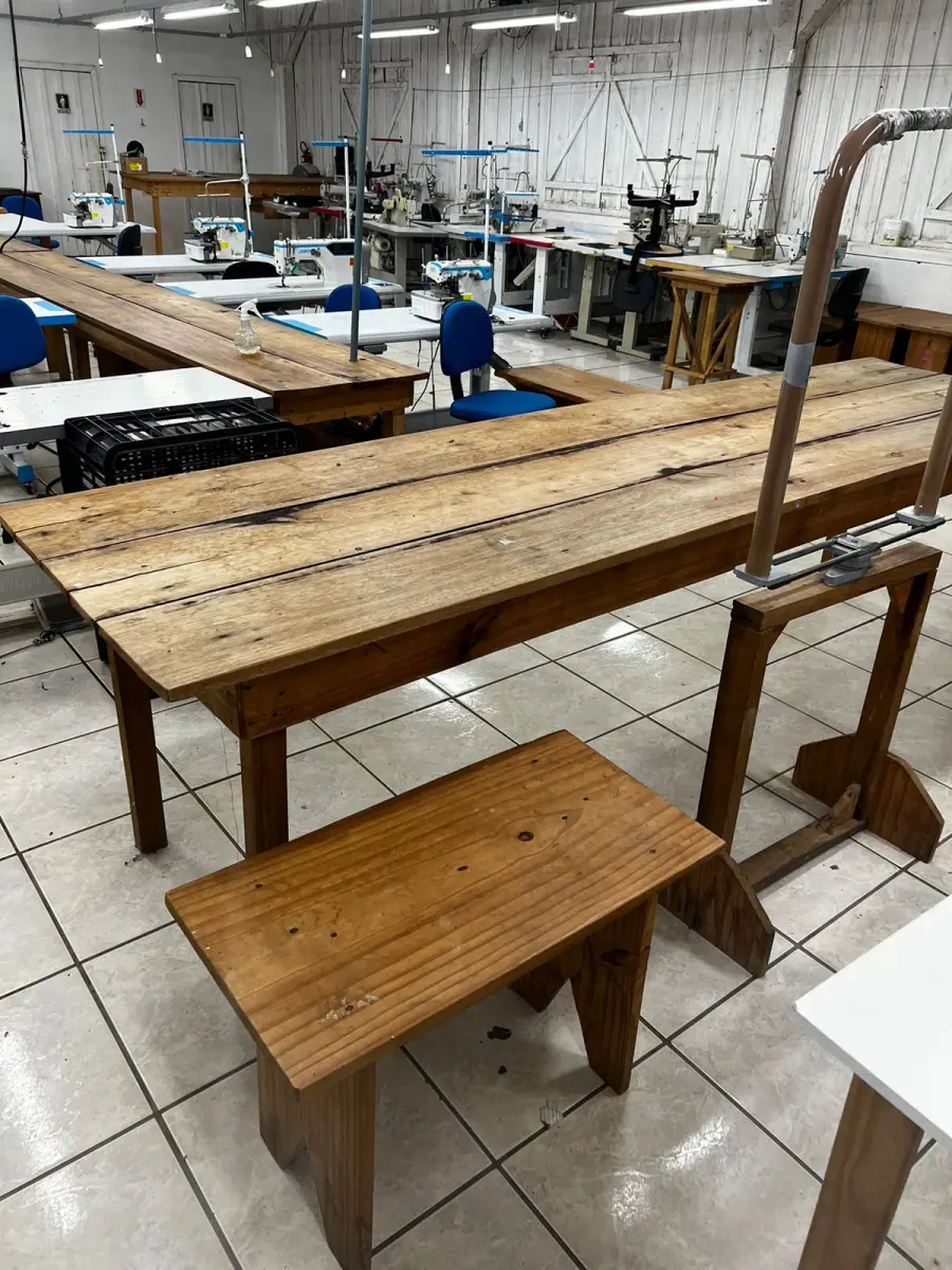 LOTE 000 - Máquinas costura (overlock Jack, plana, overlock antiga, plana Lumak, plana Lanmax, over vermelha) BENS EM  PRESIDENTE GETULIO - SC