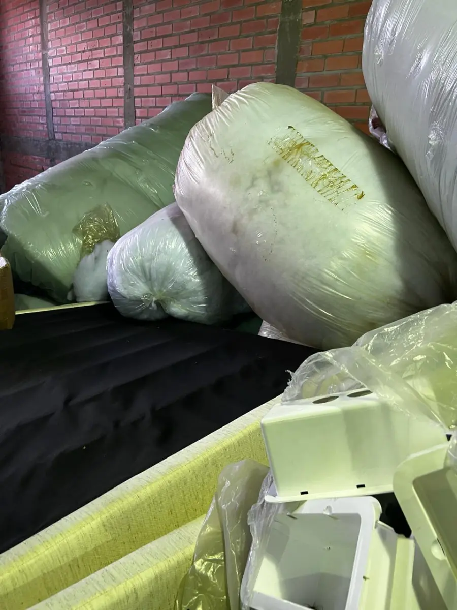 LOTE 007 - Lote de colchoes e mantas massageadoras, lote de espumas e colchões,