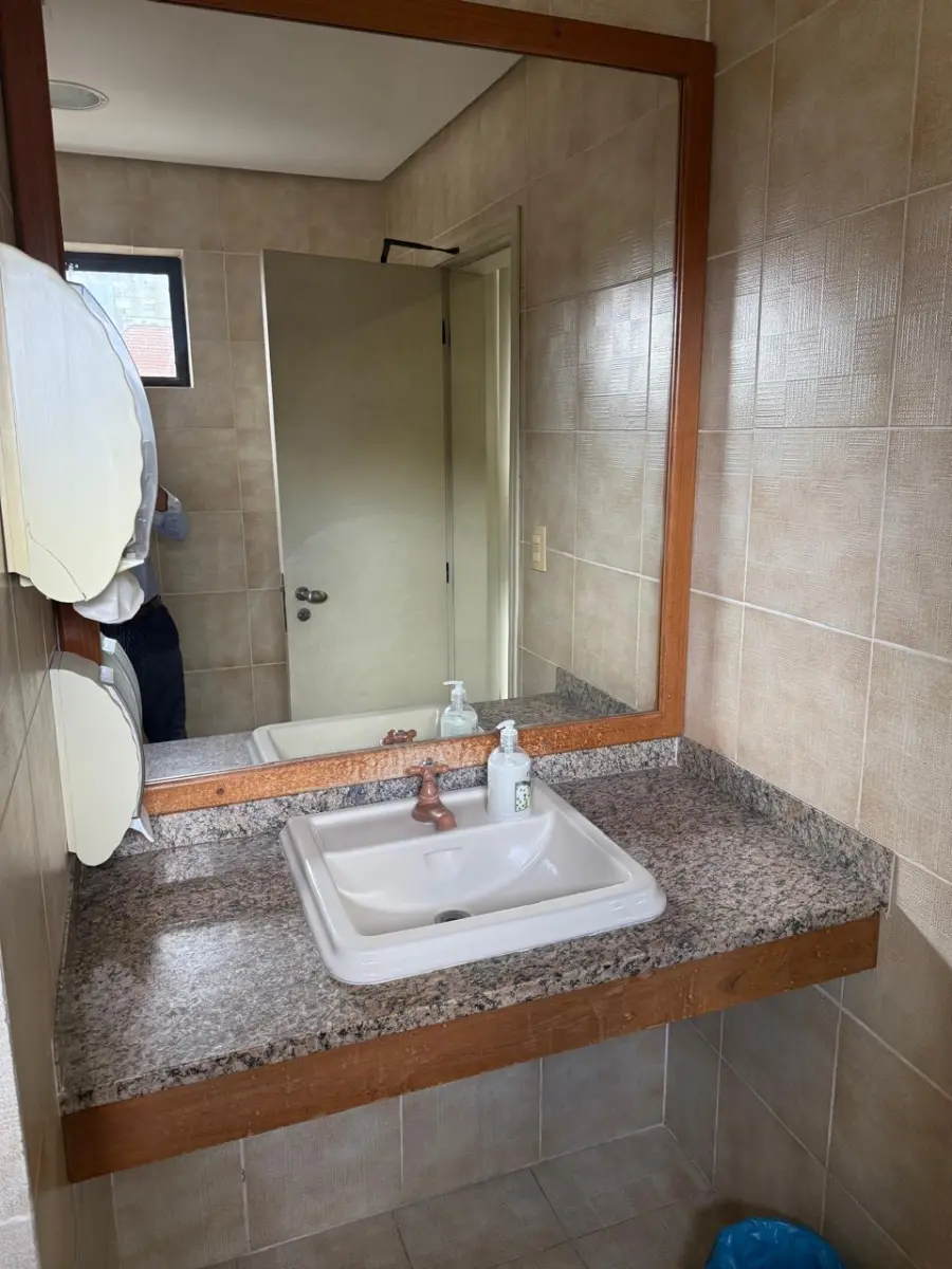 LOTE 003 - A sala nº 403 do Ed. Esplanada Central