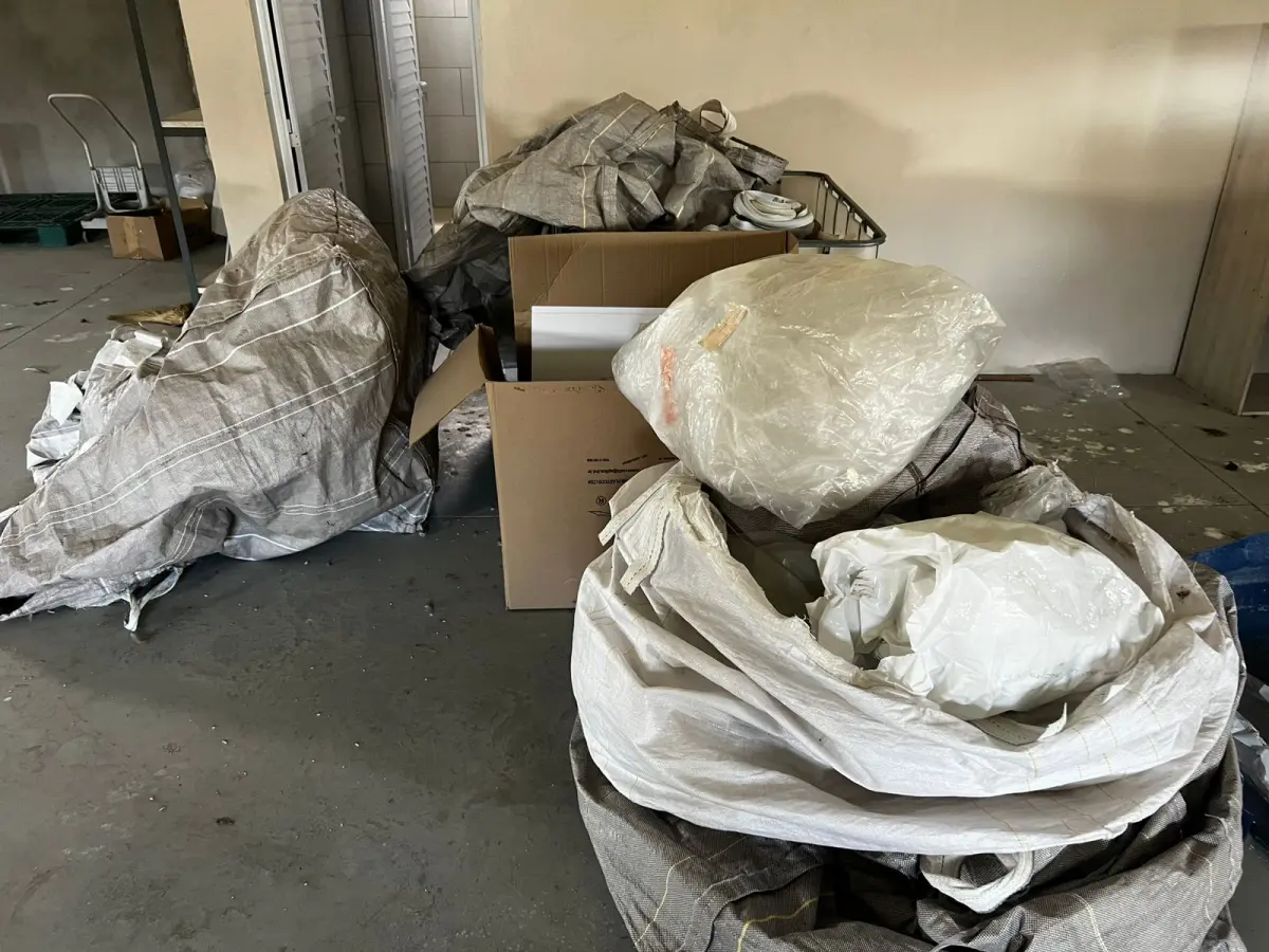 LOTE 000 - SOPRADORA BEKUM, MÃO FRANCESA C/ TALHA ELÉTRICA, UNIDADE DE RESFRIAMENTO, MOTOR P/ REFRIGERAÇÃO, GIRAFA HIDRÁULICA E MÓVEIS DIVERSOS