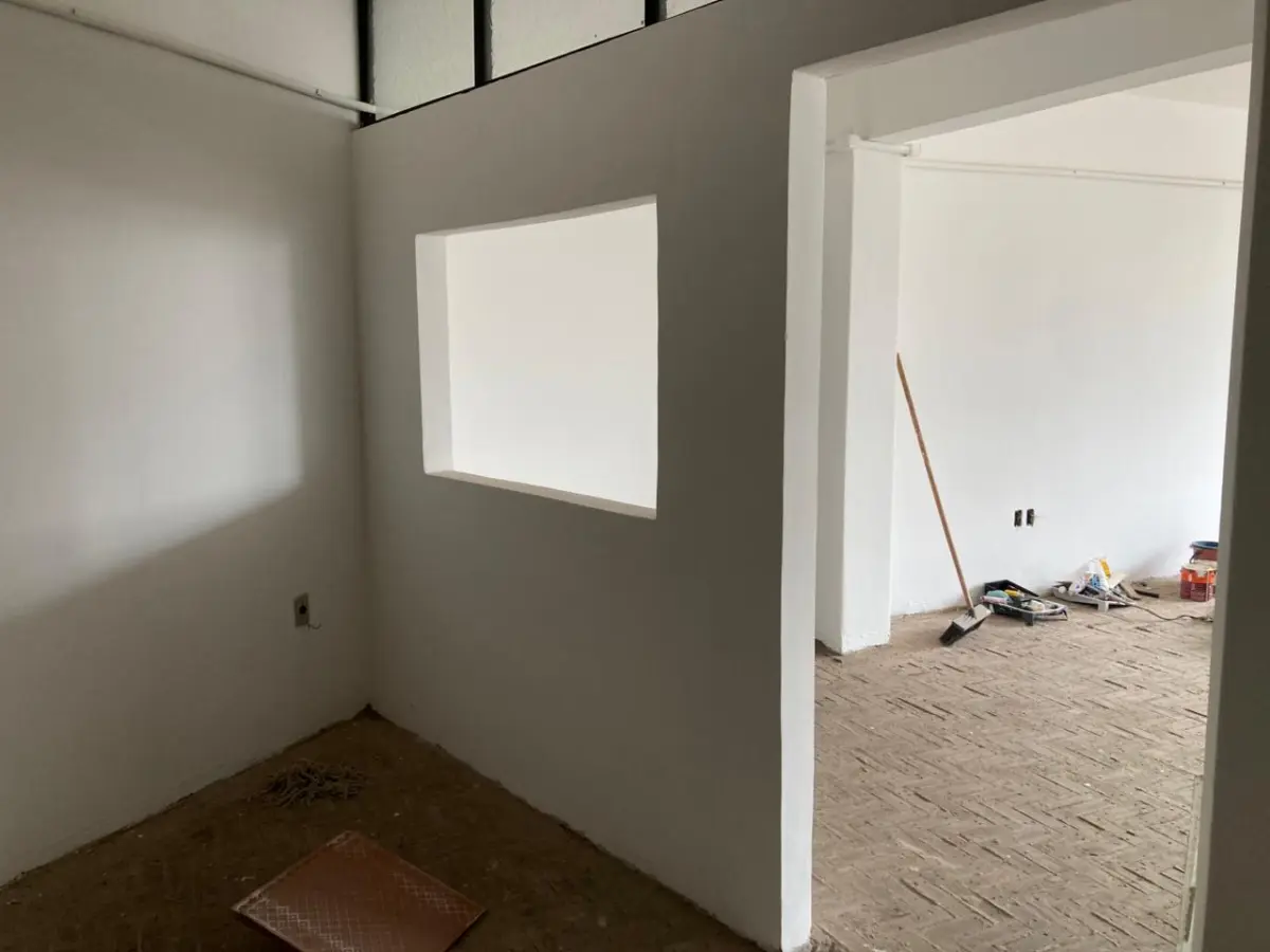 LOTE 002 - O imóvel, conjunto nº 43 do Edifício Candido José de Godoy, localizado na Rua Professor Annes Dias, nº 112, Bairro Centro, Porto Alegre/RS