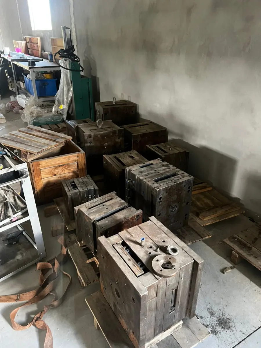 LOTE 000 - SOPRADORA BEKUM, MÃO FRANCESA C/ TALHA ELÉTRICA, UNIDADE DE RESFRIAMENTO, MOTOR P/ REFRIGERAÇÃO, GIRAFA HIDRÁULICA E MÓVEIS DIVERSOS