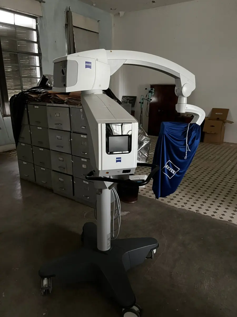 LOTE 024 - 01 APARELHO DE RAIO X - ZEISS